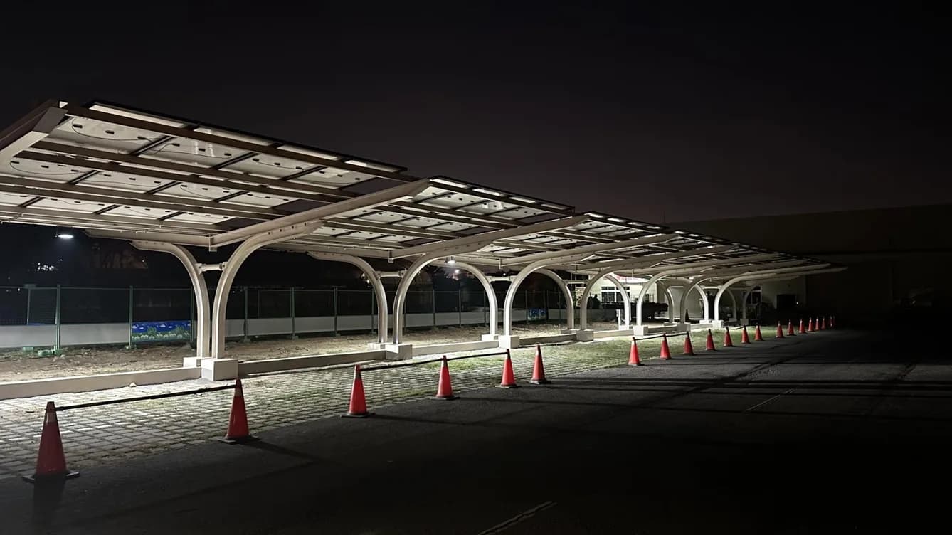 客製鋼構支架 — 牛角造型停車場光電 — 鋼構支架