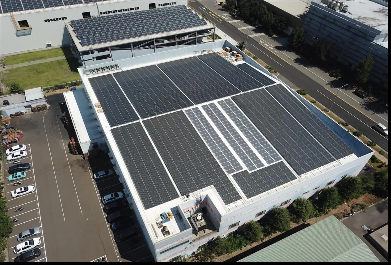 企業廠房 — 屋頂太陽能 — 屋頂平舖型