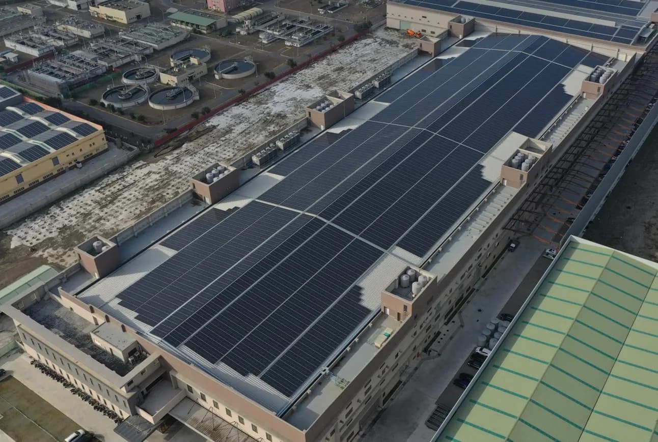 科技公司 — 屋頂太陽能 — 屋頂平舖型