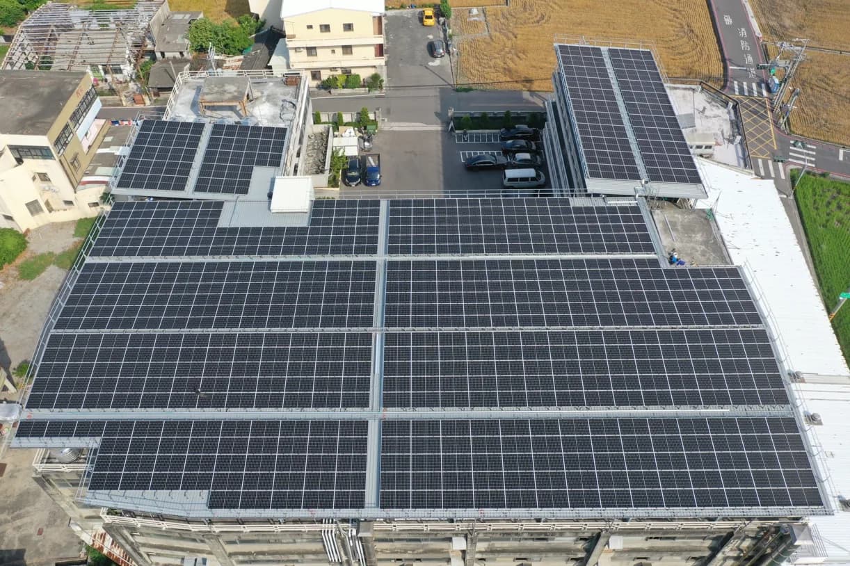 企業廠房 — 屋頂太陽能 — 屋頂平舖型