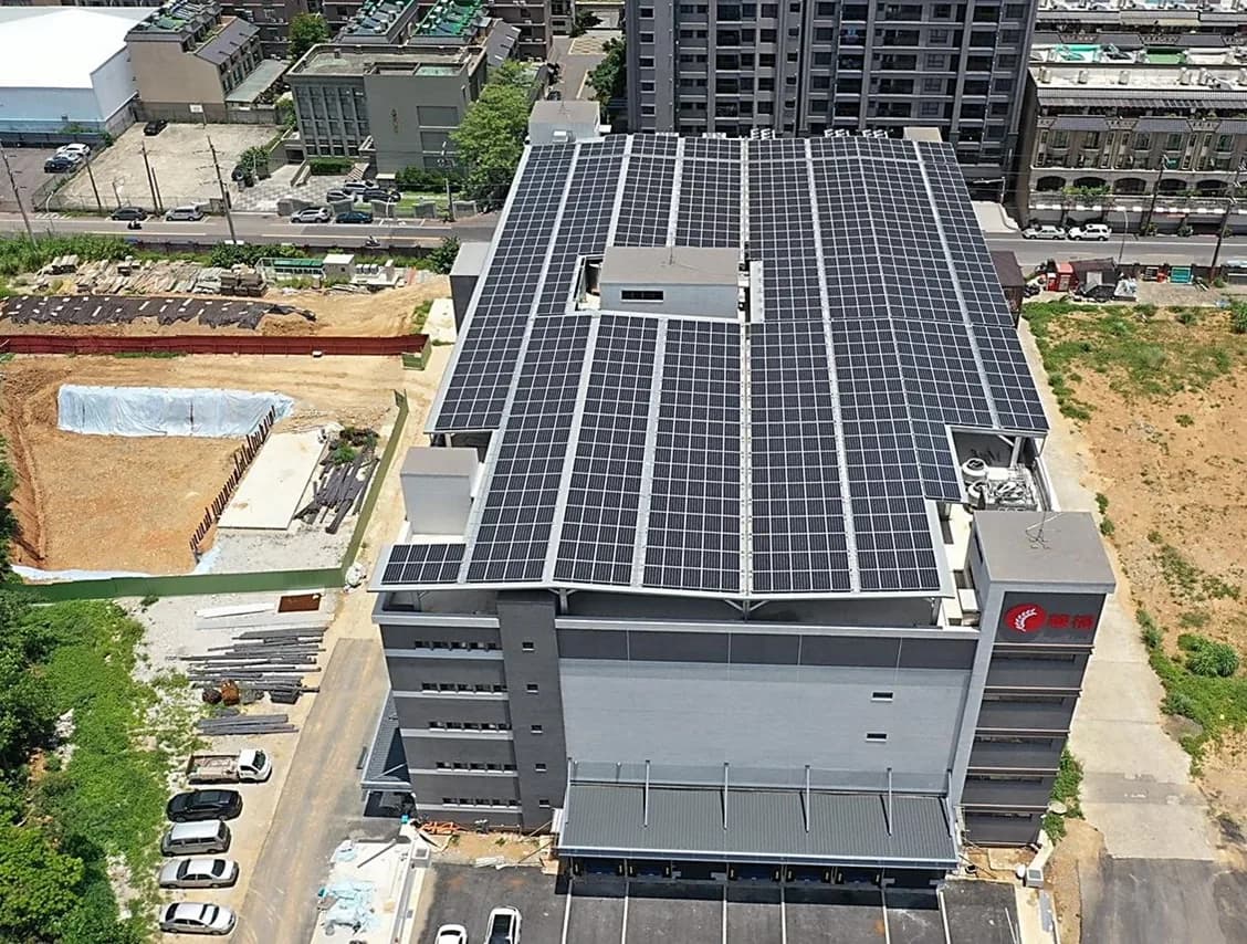食品公司 — 屋頂太陽能 — 屋頂平舖型